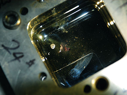 <a href='http://www.pdsslfxx.com/product/3.htm' class='text_a'>模具激光焊機(jī)</a>修復(fù)鏡面模具效果